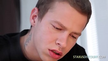 porn гейтинки занимаются сексом в тройничке в постели porn