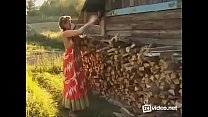 porn грудастая русская красотка с волосатой пиздой и огромными сиськами трахается в деревне porn