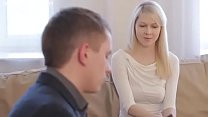 porn 両親が家にいないとき義理の姉は義理の兄を吸って犯す porn