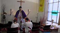 porn шаловливые твинки занимаются странным анальным тройничком со священником porn