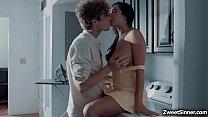 porn горячая и грудастая няня карли грей умеет играть со своим работодателем катаясь на его члене пока его жены нет porn