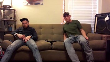 porn 何人かの異性愛者の男がその場所にとどまっていたので彼らをぐいと動かしました私は彼らが知らないうちに撮影しました porn
