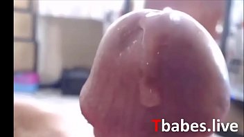 porn красивая блондинка транссексуал играет со своим большим членом в розовых трусиках пока не кончит porn
