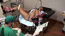 porn симпатичная грудастая чернокожая девушка тори санчес раздвинула орла в стременах и осмотрел доктор тампа для porn