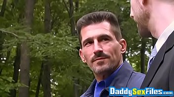 porn зрелый красавчик соблазняет y гей и analfucks его на открытом воздухе porn