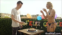 porn пасынок получает анальный сюрприз на день рождения от мачехи porn