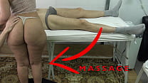 porn горничная массажистка с большой жопой позволила мне приподнять ее платье и потрогать ее киску пока она массирует porn