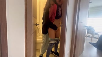 porn мой друг оставляет меня одну в доме горячей тетки и мы трахаемся в ванной porn