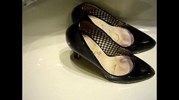porn dowlniaroad office pumps piss porn