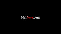 porn сексуально жаждущая милфа позволяет извращенному мужчине трахнуть ее melody mynx porn