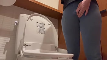 porn トレでオナニー隣にトレしてる人がいたけどそれがまた興奮して一人オナニーでイキまくりました porn