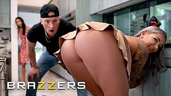 porn brazzers шлюховатый шефповар хейли дэвис трахается с мужем своей лучшей подруги и портит их юбилейный ужин porn