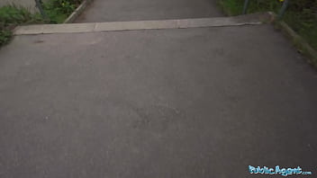 porn public agent milf наклоняется для толстого члена на улице в сарае в саду porn